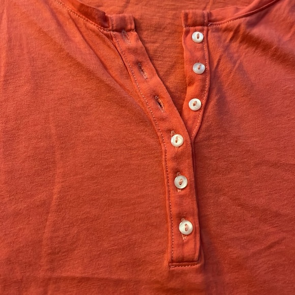 Coral Old Navy T-shirt size Small - Picture 4 of 5